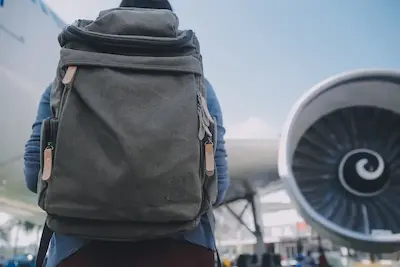Mochilas de viaje: la soluci&oacute;n para no pagar maletas en el avi&oacute;n